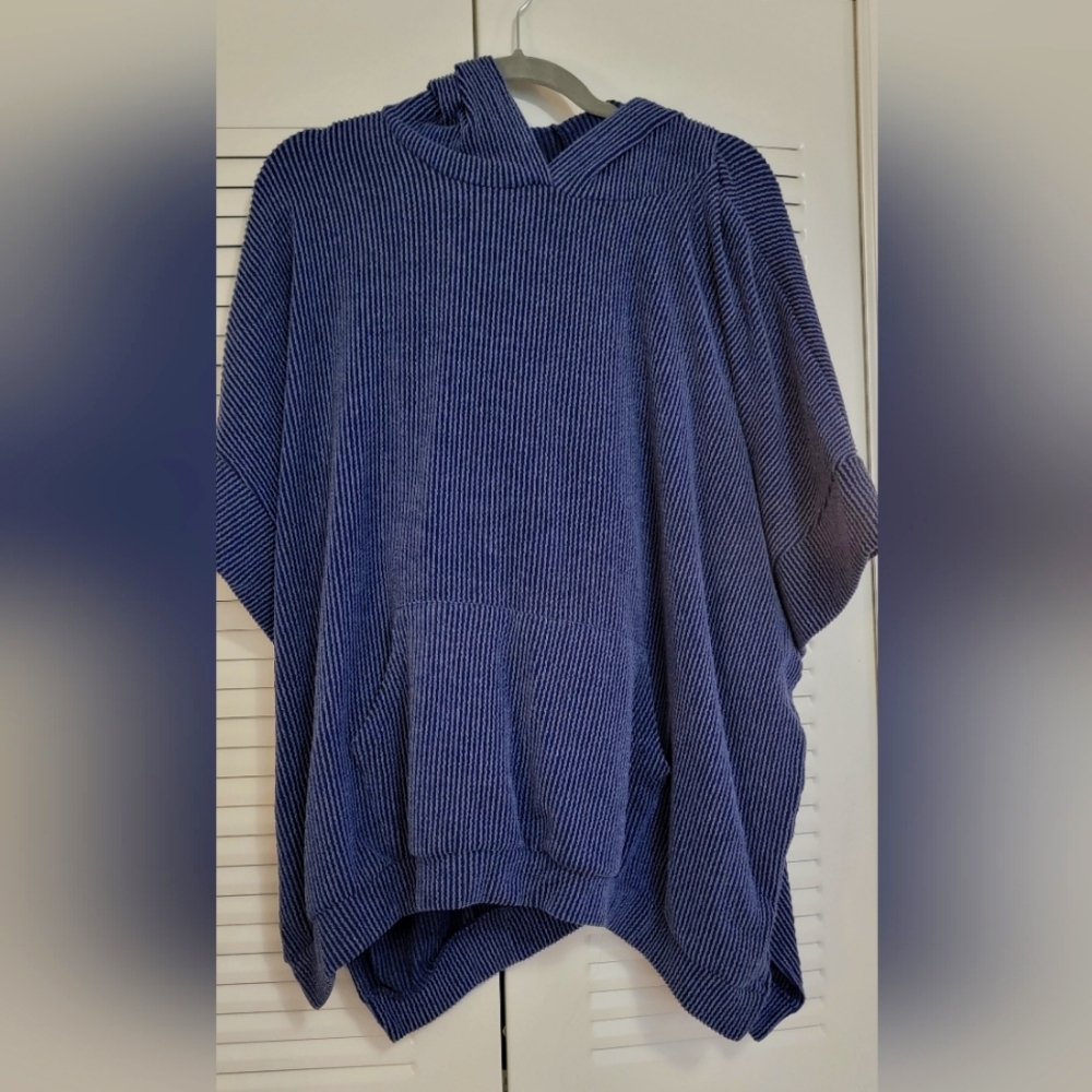 The Zig Zag Stripe Abby Hoodie and matching ribbed leggings, size XL, navy blue.